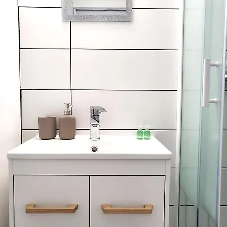 Charmant Studio Mezzanine - 2min Du Métro Appartement *